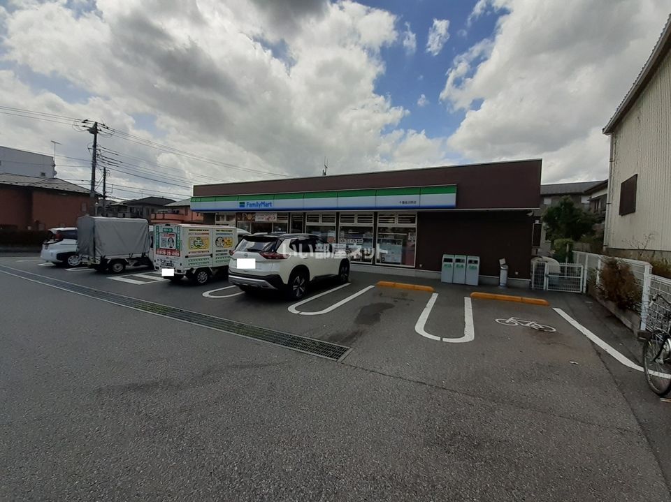 近くのコンビニまで1,345m（徒歩17分）