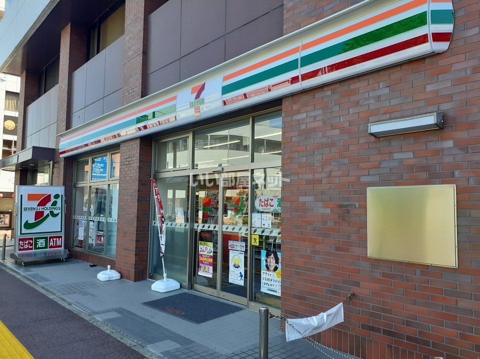 近くのセブンイレブン四街道鹿渡まで296m（徒歩4分）