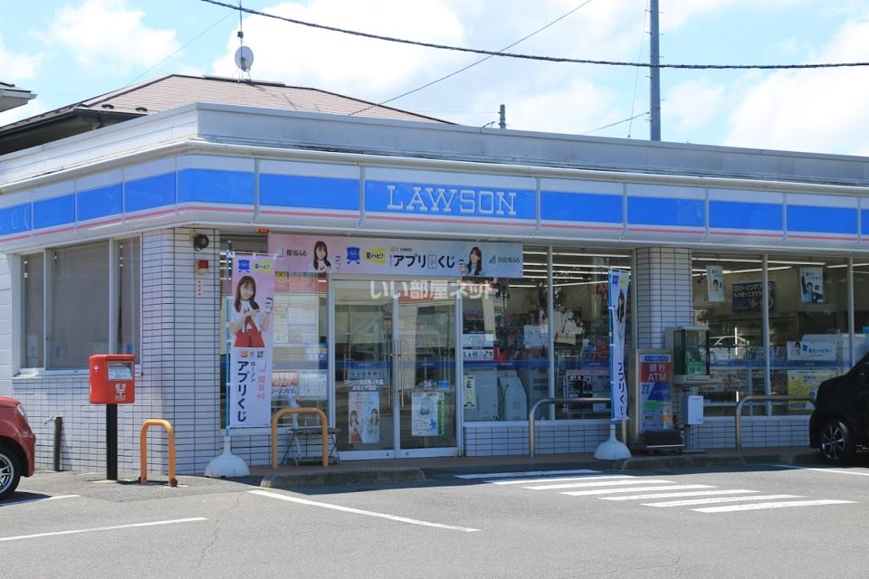近くのコンビニまで722m（徒歩10分）