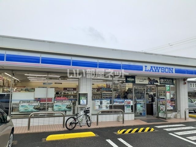 近くのコンビニまで957m（徒歩12分）