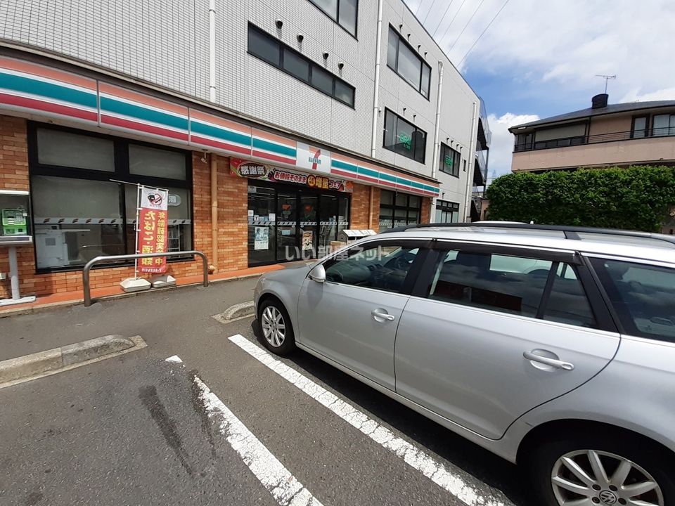 近くのコンビニまで75m（徒歩1分）