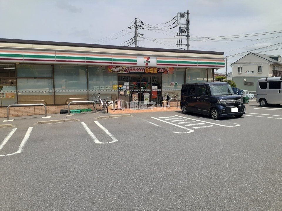 近くのコンビニまで276m（徒歩4分）