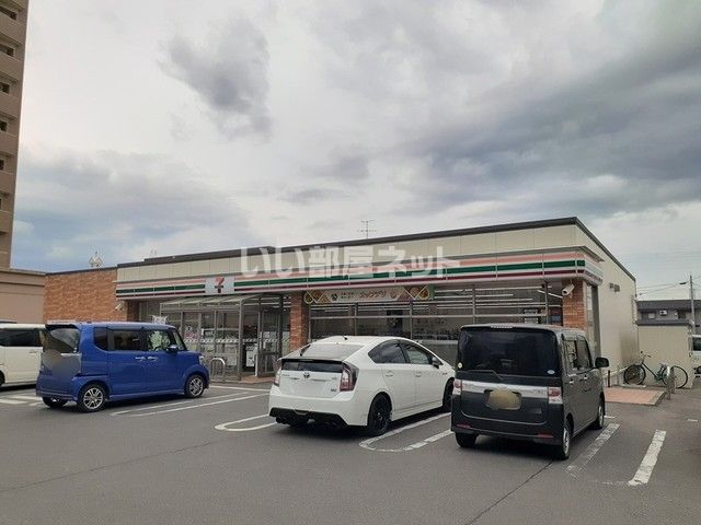 近くのセブンイレブン 青森長島4丁目店まで639m（徒歩8分）