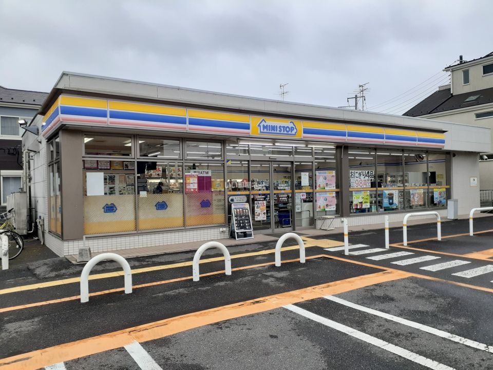 近くのミニストップ　四街道大日店まで358m（徒歩5分）