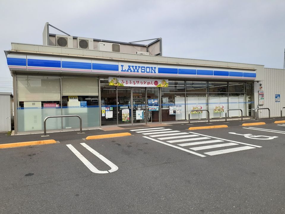 近くのコンビニまで648m（徒歩9分）