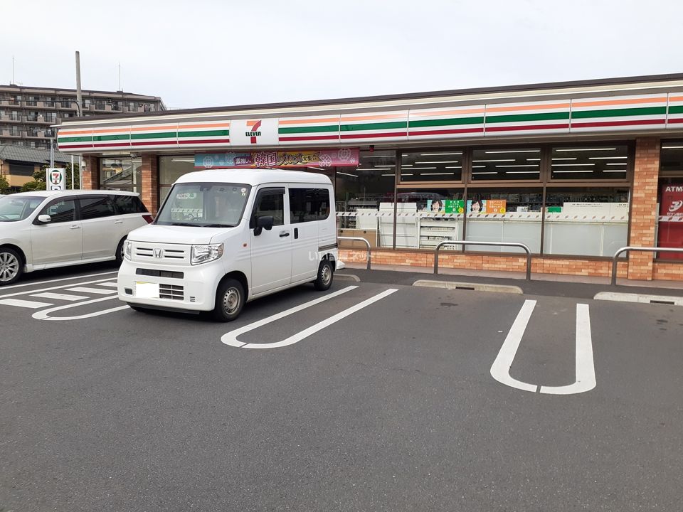 近くのセブンイレブン四街道美しが丘店まで649m（徒歩9分）