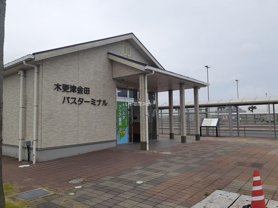 近くの施設まで1,469m（徒歩19分）