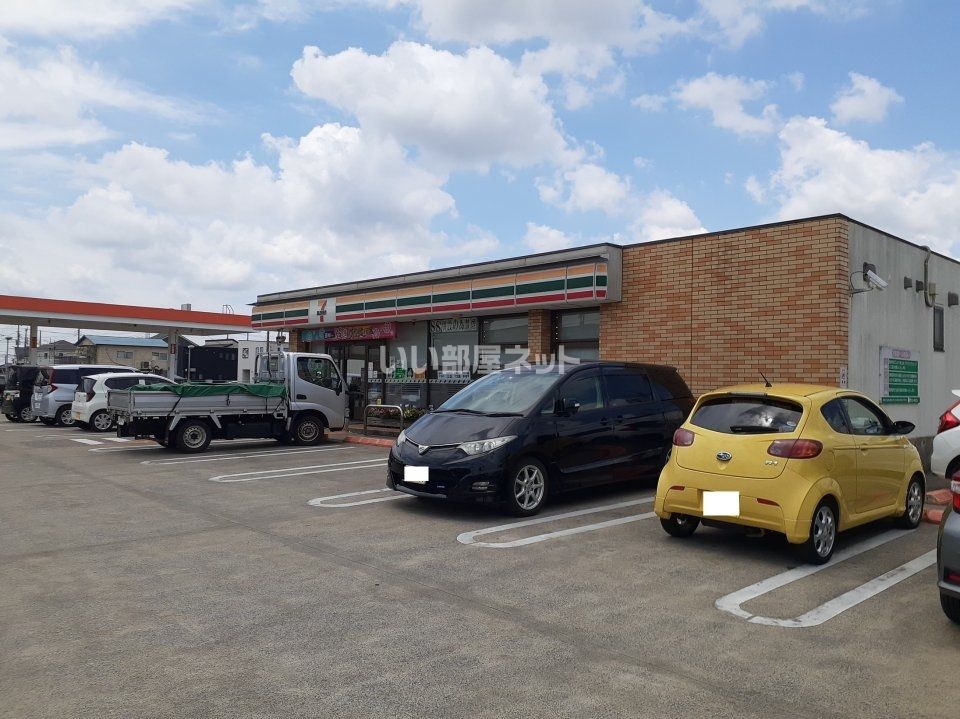 近くのコンビニまで479m（徒歩6分）