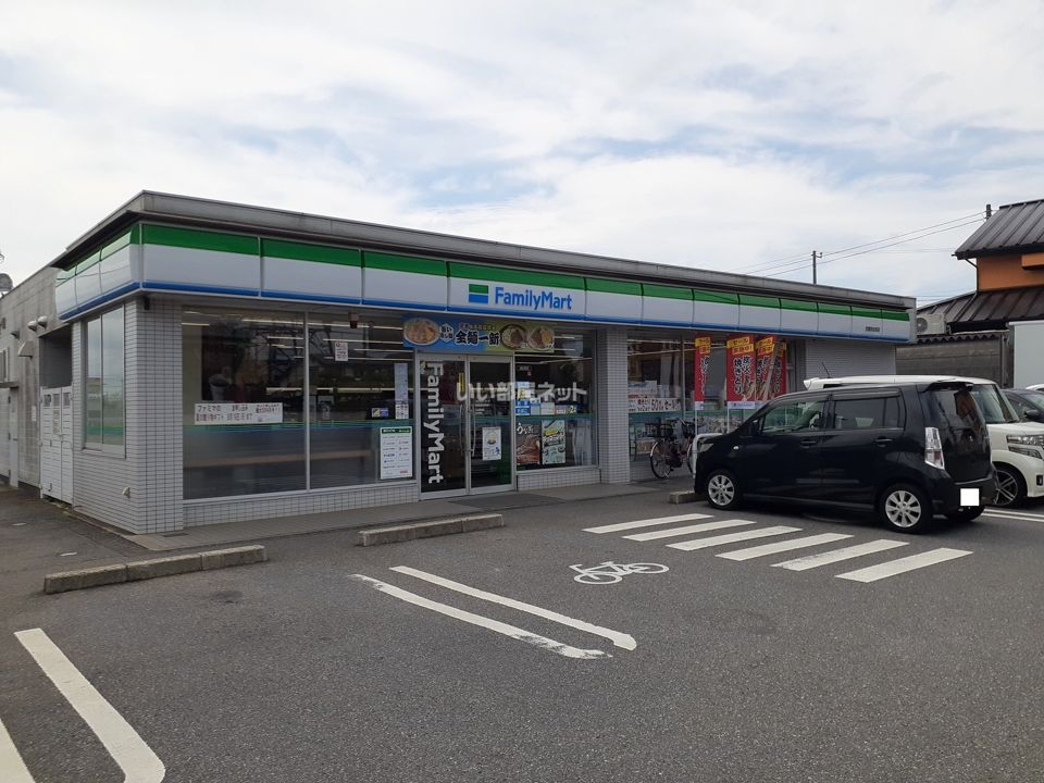 近くのファミリーマート若葉若松町店まで384m（徒歩5分）