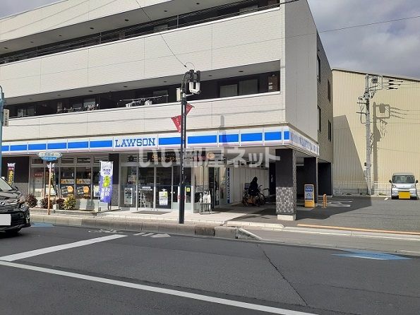 近くのコンビニまで962m（徒歩13分）