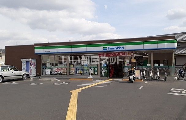 近くのコンビニまで353m（徒歩5分）