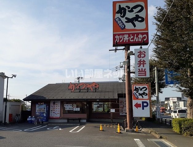 近くの飲食店まで751m（徒歩10分）