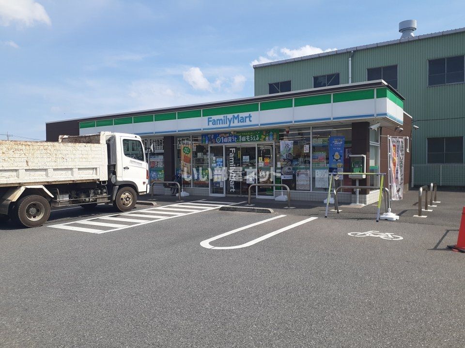 近くのファミリーマート千葉愛生町店まで277m（徒歩4分）