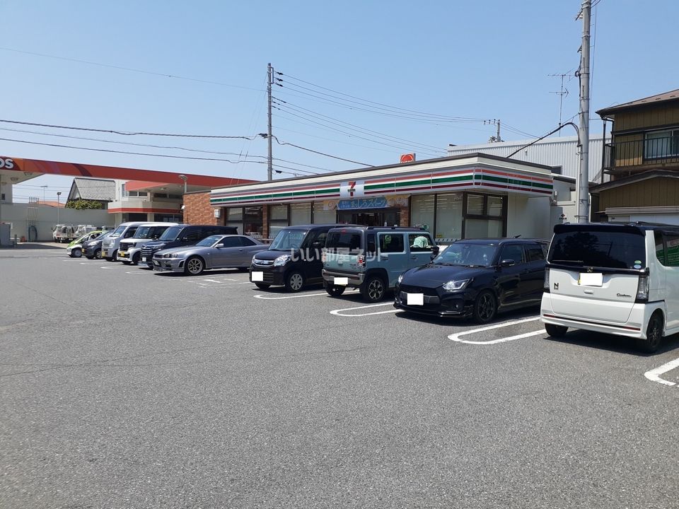 近くのコンビニまで372m（徒歩5分）