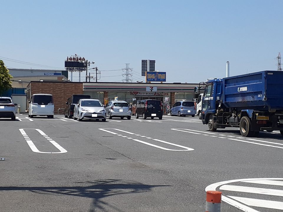 近くのセブンイレブン千葉大日町南店まで498m（徒歩7分）