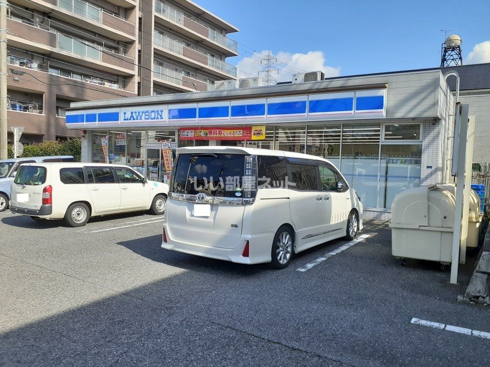 近くのコンビニまで244m（徒歩4分）