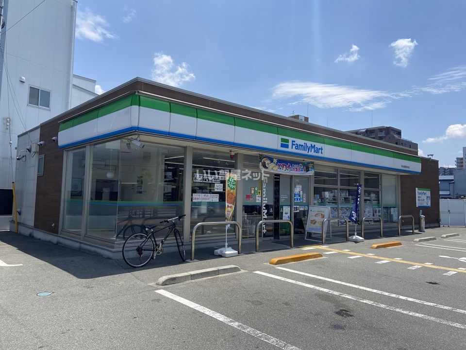 近くのコンビニまで161m（徒歩3分）