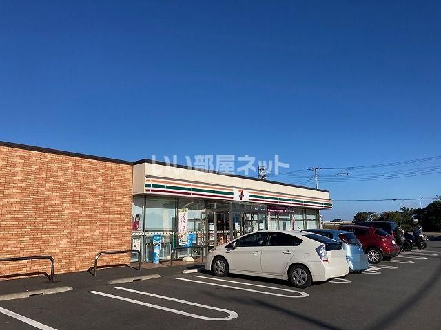 近くのコンビニまで304m（徒歩4分）