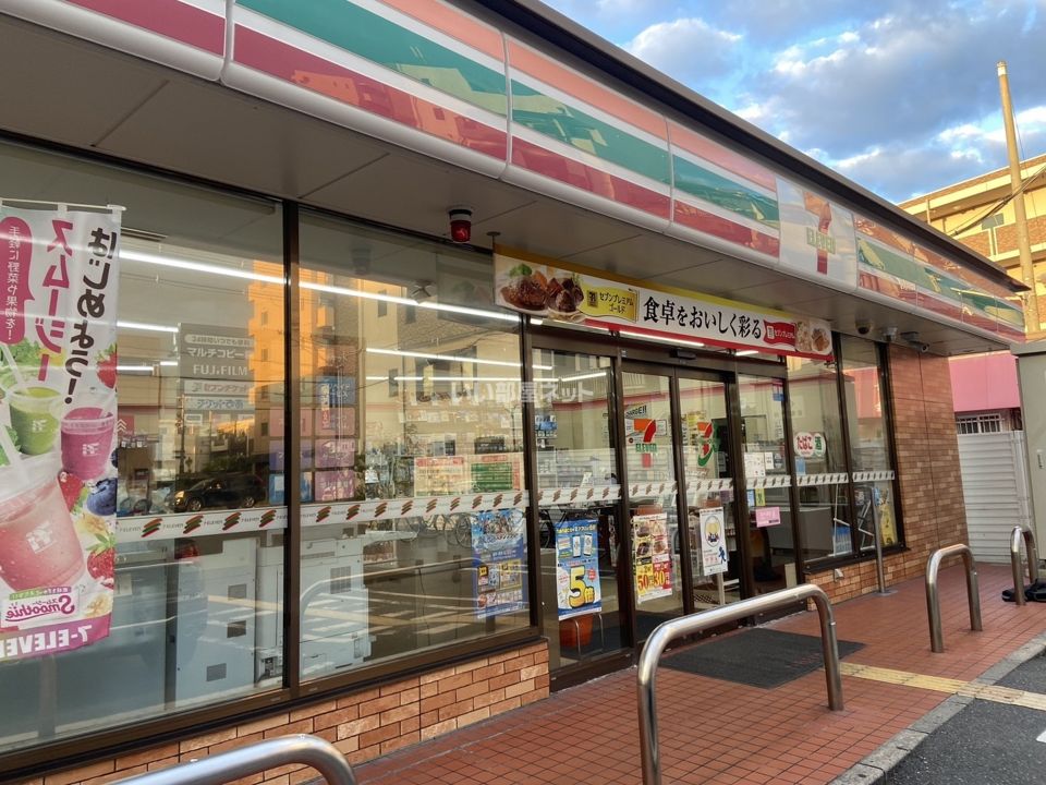 近くのセブンイレブン 東大阪小阪本町2丁目店まで348m（徒歩5分）