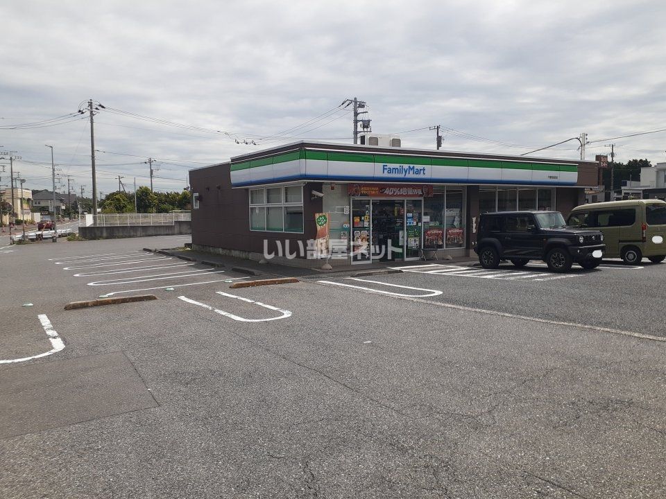 近くにファミリーマート千葉若松町店あり