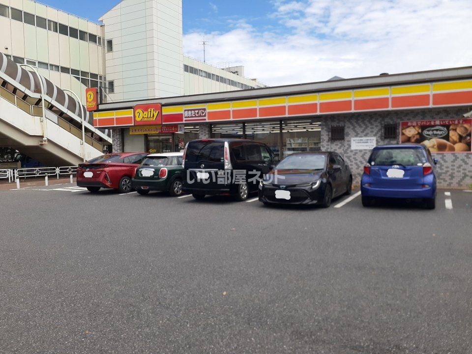 近くのコンビニまで535m（徒歩7分）