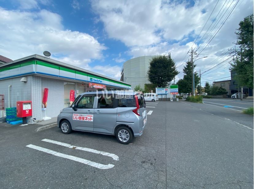 近くのファミリーマート星の宮店まで206m（徒歩3分）