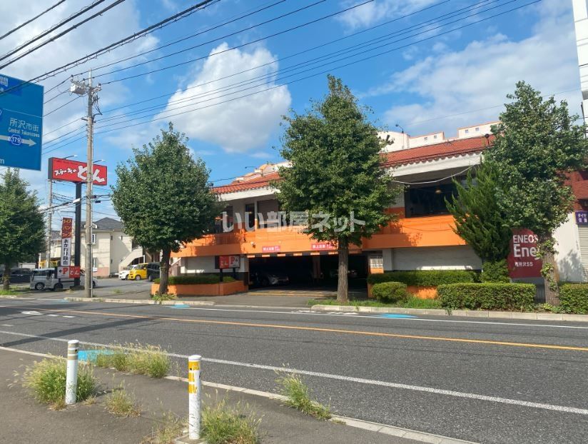近くの飲食店まで1,523m（徒歩20分）