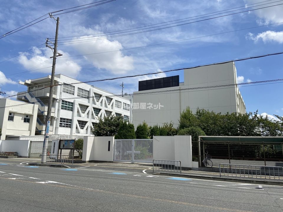 近くの東大阪市立布施中学校まで384m(徒歩5分)