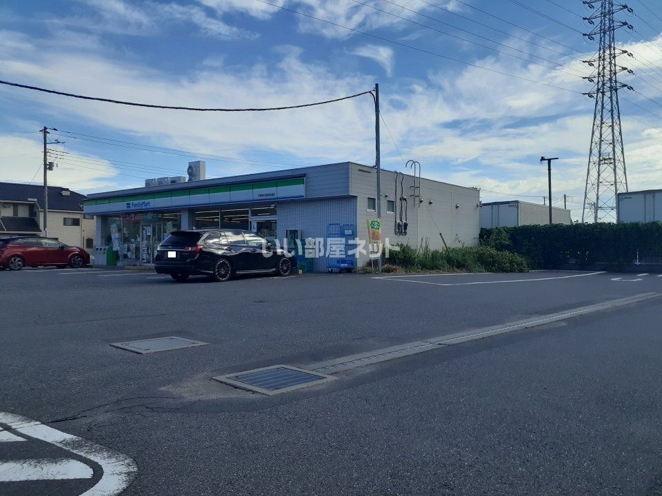 近くにファミリーマート千葉若松御成街道店あり