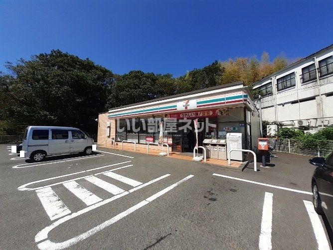 近くのセブンイレブン 鹿児島西伊敷店まで992m（徒歩13分）