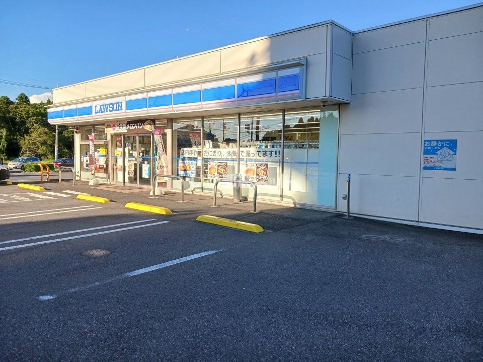 近くのコンビニまで268m（徒歩4分）