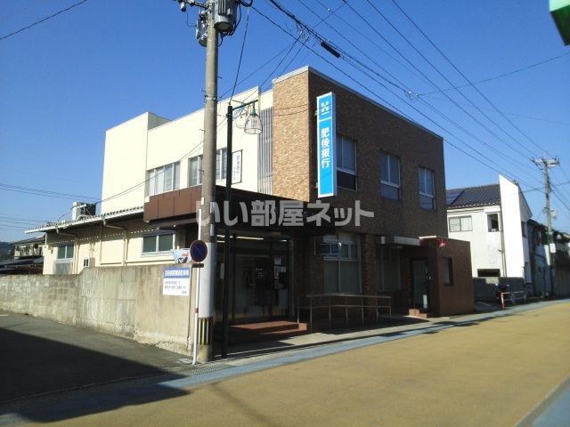 近くの肥後銀行甲佐支店まで2,561m（徒歩33分）