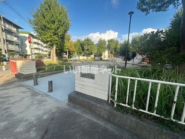 近くの明親公園まで2,831m（徒歩36分）