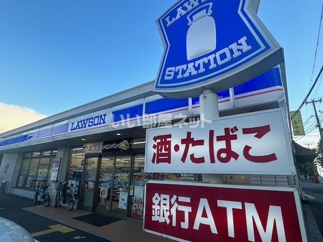 近くのコンビニまで289m（徒歩4分）