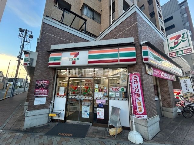 近くのコンビニまで410m（徒歩6分）