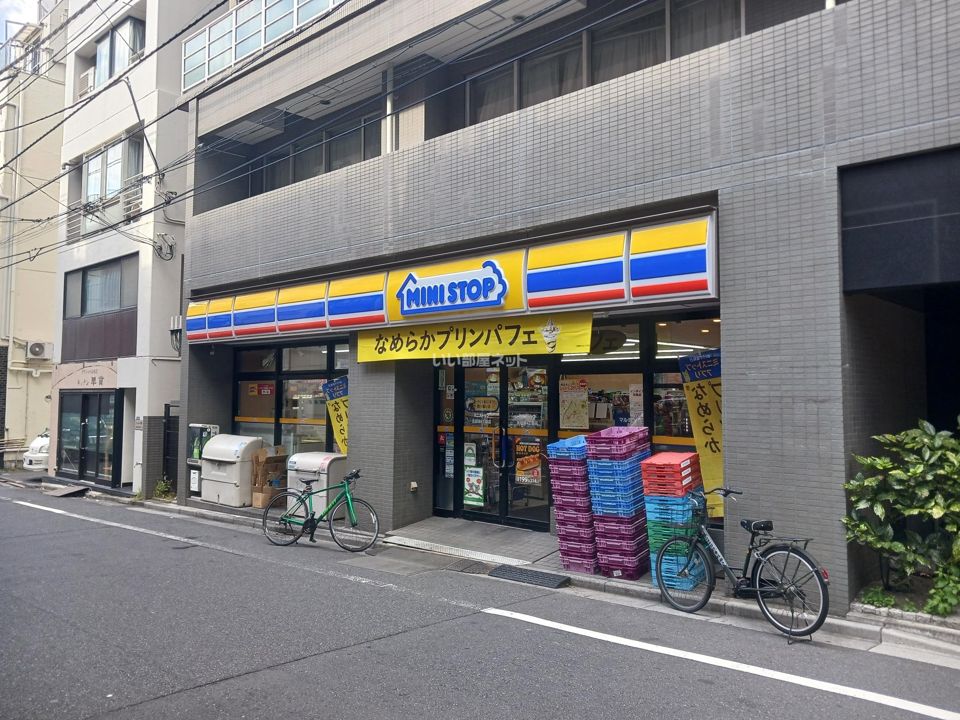 近くのミニストップ 北新宿4丁目店まで164m（徒歩3分）
