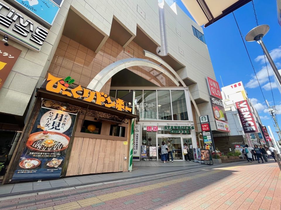 近くのスーパーまで695m（徒歩9分）
