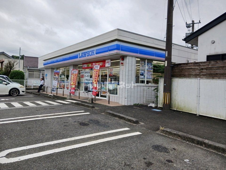 近くのコンビニまで48m（徒歩1分）