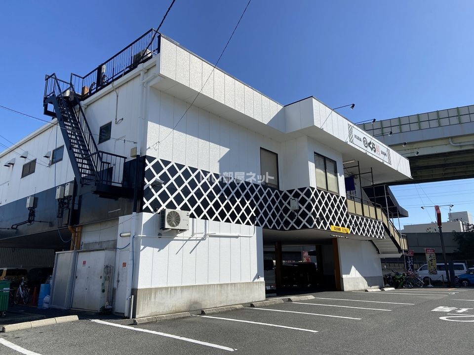 近くの飲食店まで339m（徒歩5分）