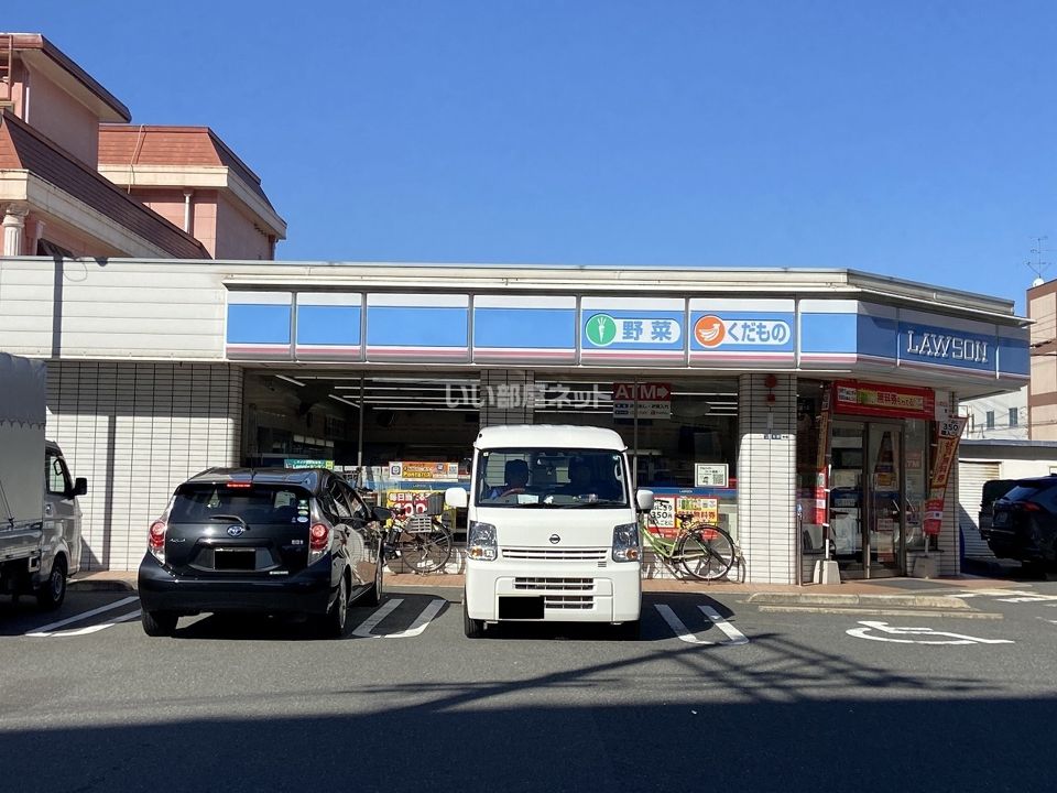 近くのコンビニまで184m（徒歩3分）