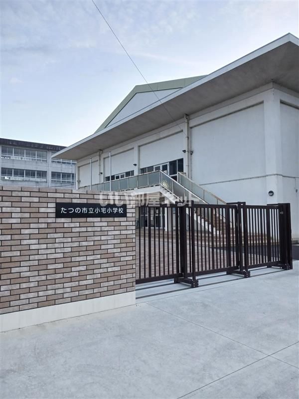 近くの小学校まで1,481m（徒歩19分）