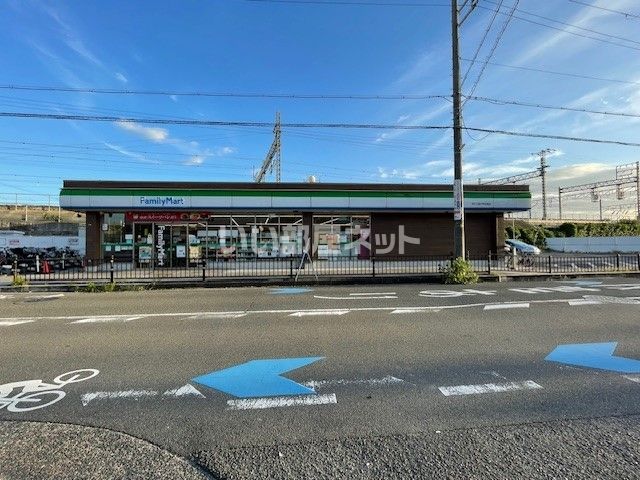 近くのコンビニまで1,036m（徒歩13分）