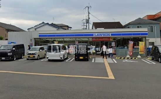 近くのコンビニまで245m（徒歩4分）