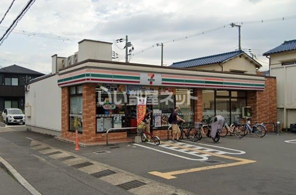 近くのコンビニまで188m（徒歩3分）