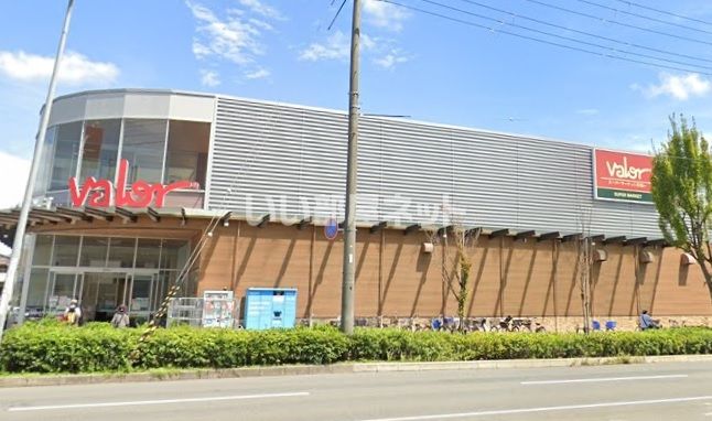 近くにスーパーマーケットバロー 高槻店あり