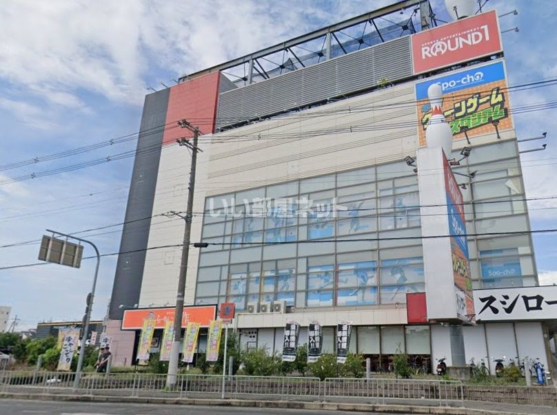 近くにラウンドワンスタジアム 高槻店あり