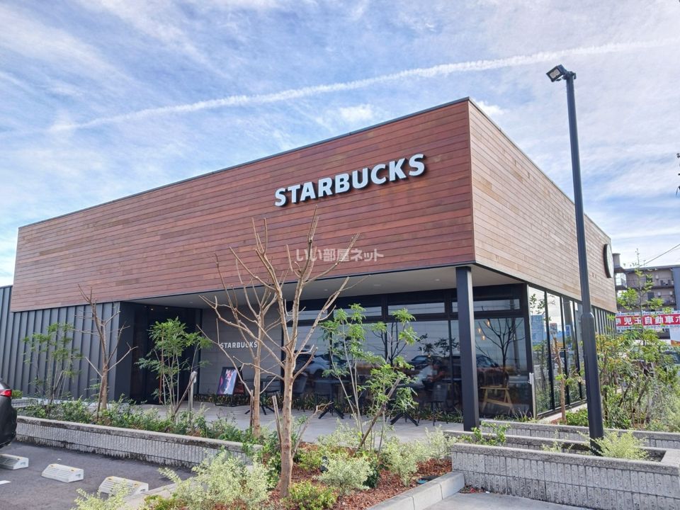 近くの飲食店まで534m（徒歩7分）