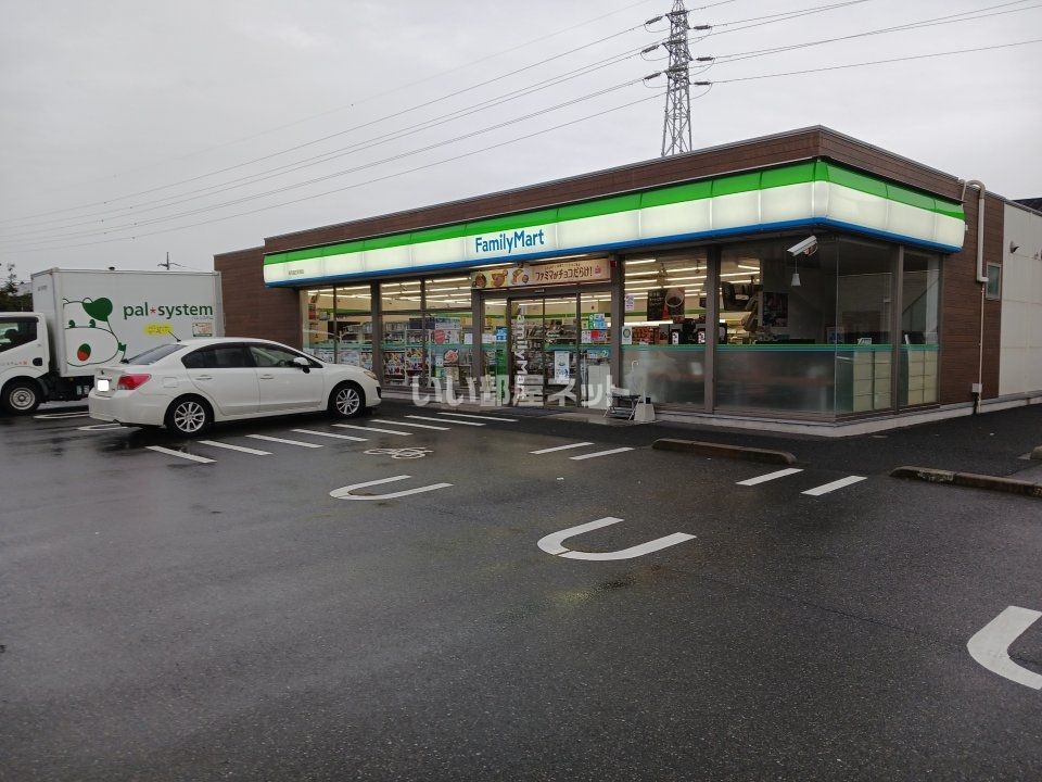 近くにファミリーマート稲毛園生町南店あり