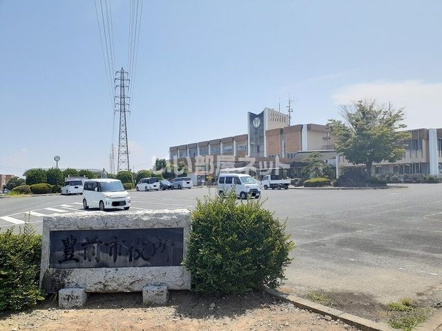 近くの役所まで2,565m（徒歩33分）