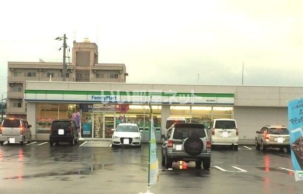 近くにファミリーマート 鯖江北野町店あり